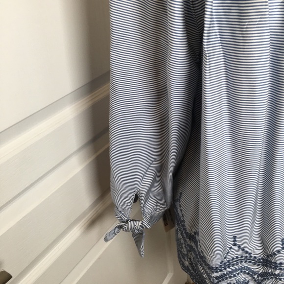 🍑🍑🍑John Paul Richard Blouse.🍑🍑🍑 - Picture 9 of 12